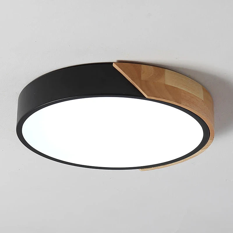 Nowoczesna okrągła lampa sufitowa LED z drewnianym akcentem
