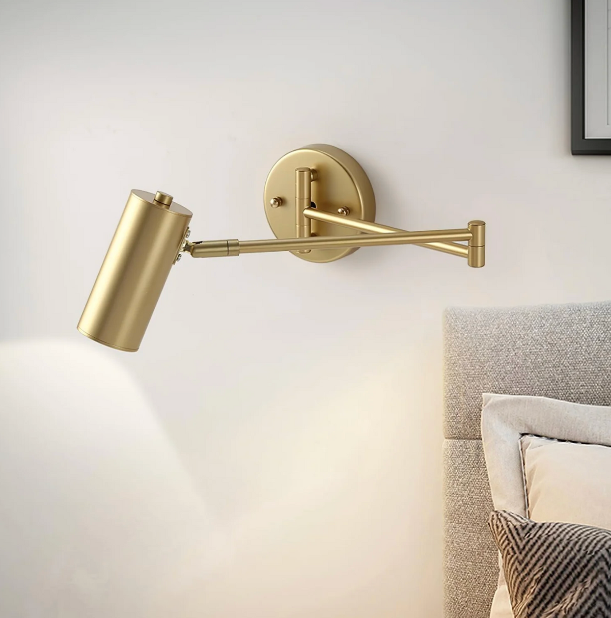 Nowoczesny kinkiet ścienny z regulowanym ramieniem – minimalistyczna lampa punktowa