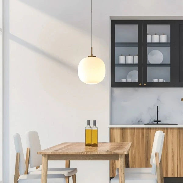 Szklana lampa wisząca LED – minimalistyczny klosz w stylu skandynawskim
