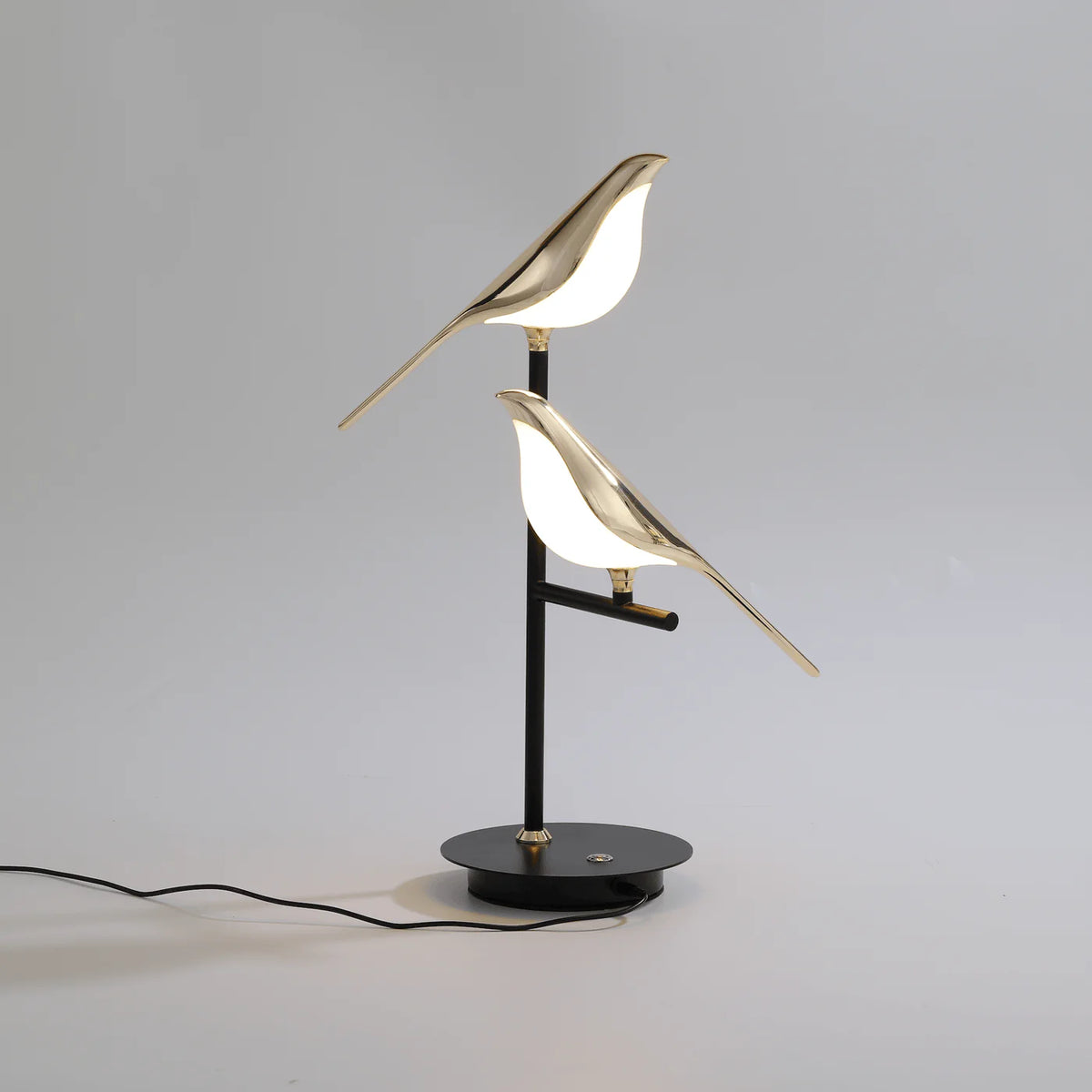 Lampka nocna LED z ptakami – designerska lampa stołowa do sypialni i salonu