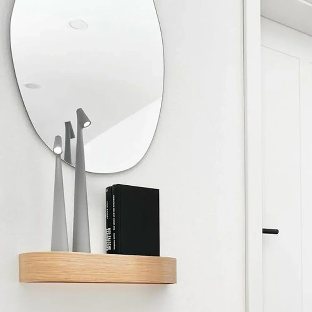 Elegancka lampa stołowa LED o nowoczesnym smukłym designie z dotykowym włącznikiem