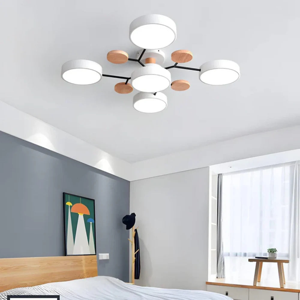 Nowoczesna lampa sufitowa LED wieloramienna – minimalistyczny design z drewnianymi akcentami