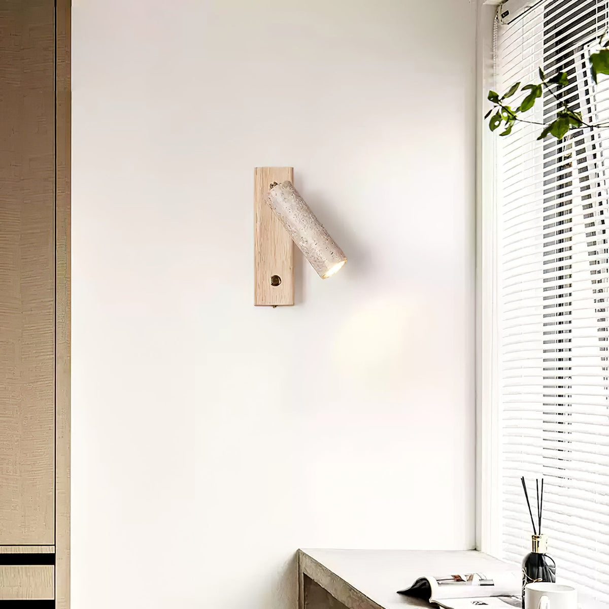 Cylindryczna lampa ścienna Ornoria z trawertynu 9