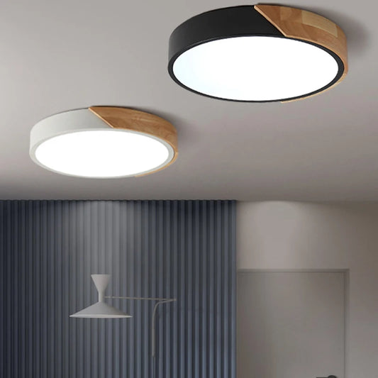 Nowoczesna okrągła lampa sufitowa LED z drewnianym akcentem