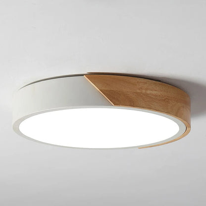 Nowoczesna okrągła lampa sufitowa LED z drewnianym akcentem