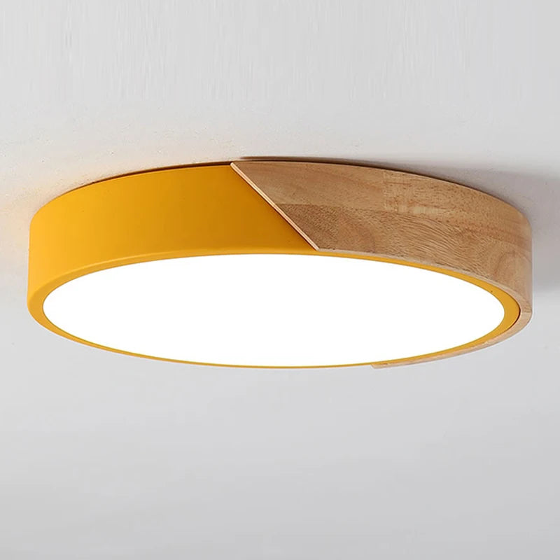 Nowoczesna okrągła lampa sufitowa LED z drewnianym akcentem