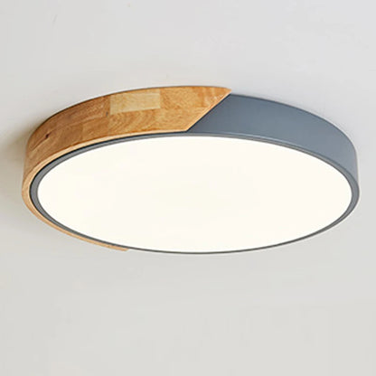 Nowoczesna okrągła lampa sufitowa LED z drewnianym akcentem