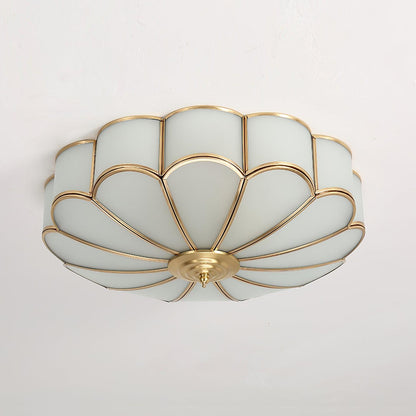 Lampa sufitowa Ulira w kształcie kwiatu, matowe szkło, mosiądz 2