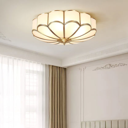 Lampa sufitowa Ulira w kształcie kwiatu, matowe szkło, mosiądz 9