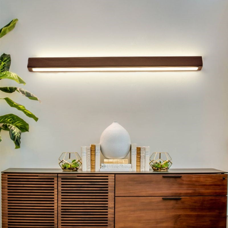 Liniowa lampa ścienna nad lustro z drewnianą obudową
