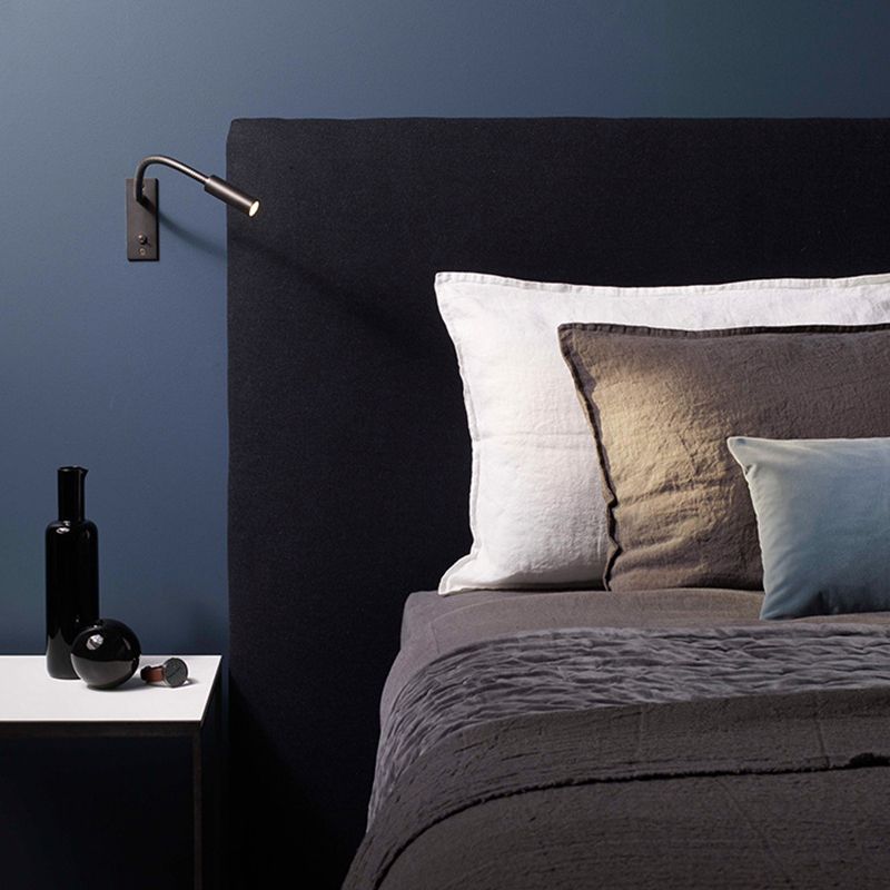 Minimalistyczna lampa ścienna Uvan z regulowanym punktem świetlnym do czytania 2