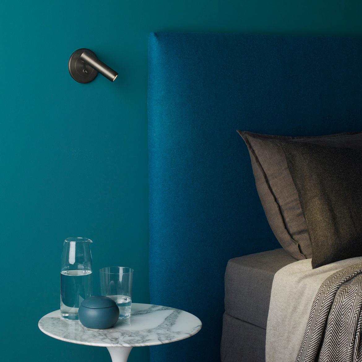 Minimalistyczna lampa ścienna do czytania Hayley 6