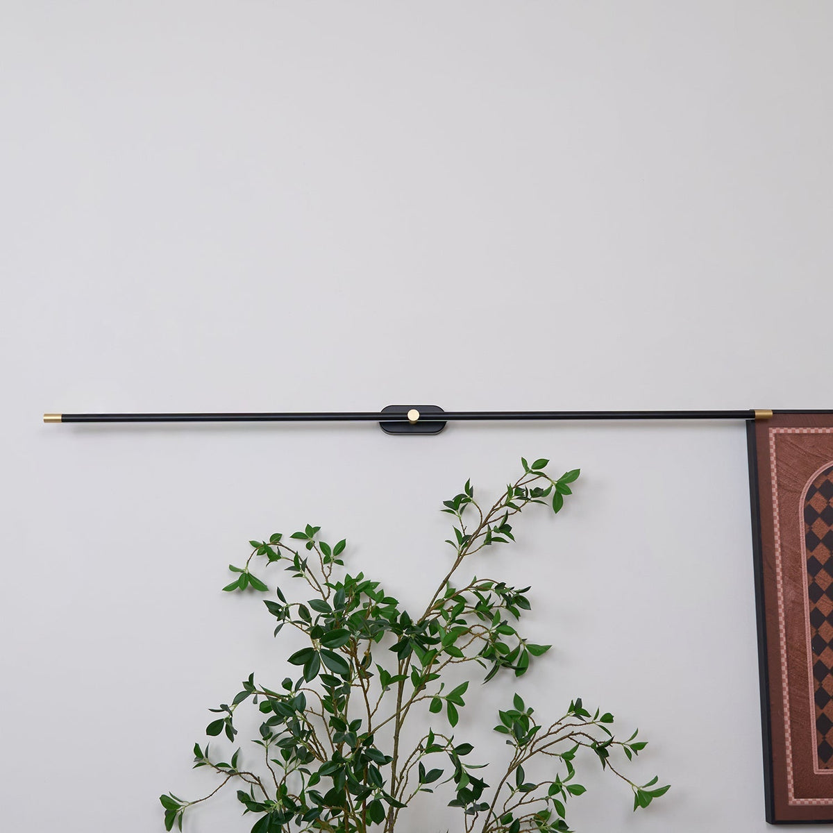 Minimalistyczna liniowa lampa ścienna Flano z akumulatorem 44