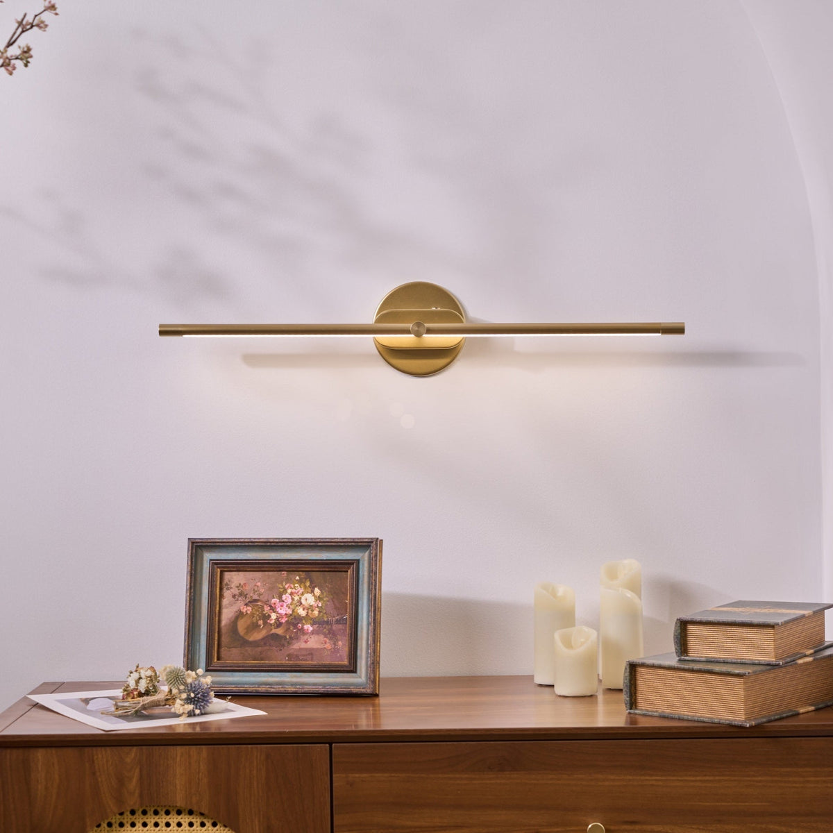 Minimalistyczna liniowa lampa ścienna Flano z akumulatorem 7