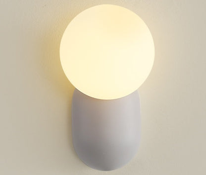Nowoczesny kinkiet kula LED – designerska lampa ścienna