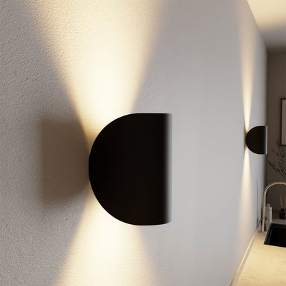Obrotowa lampa ścienna LED do elastycznego oświetlenia wewnątrz i na zewnątrz 1