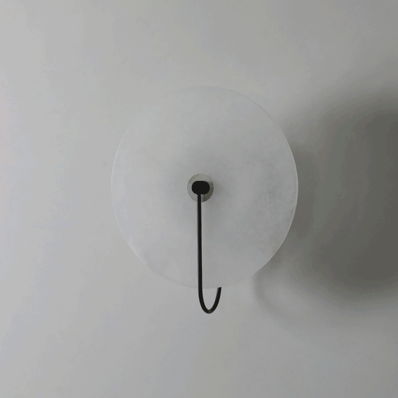Okrągła lampa ścienna LED Kristy z alabastru 3