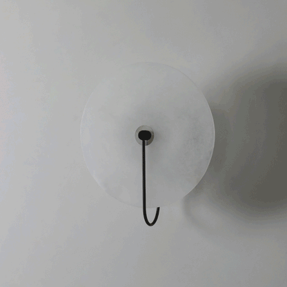 Okrągła lampa ścienna LED Kristy z alabastru 3