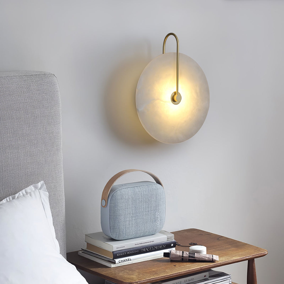 Okrągła lampa ścienna LED Kristy z alabastru 4