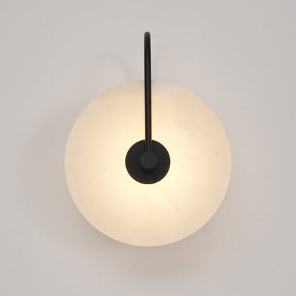 Okrągła lampa ścienna LED Kristy z alabastru 5