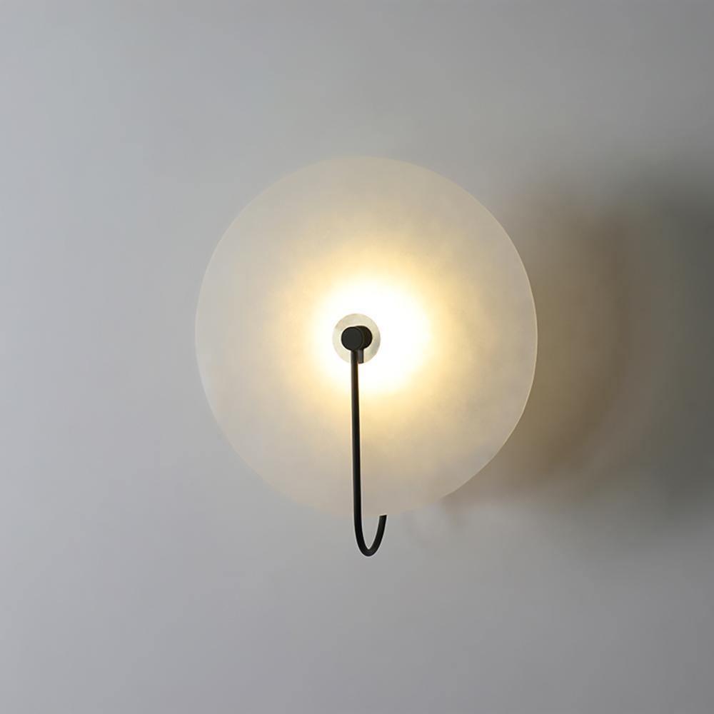 Okrągła lampa ścienna LED Kristy z alabastru 7