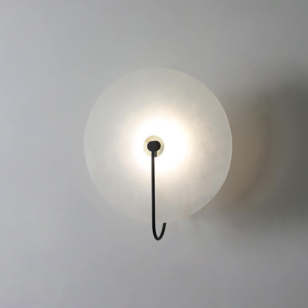 Okrągła lampa ścienna LED Kristy z alabastru 8
