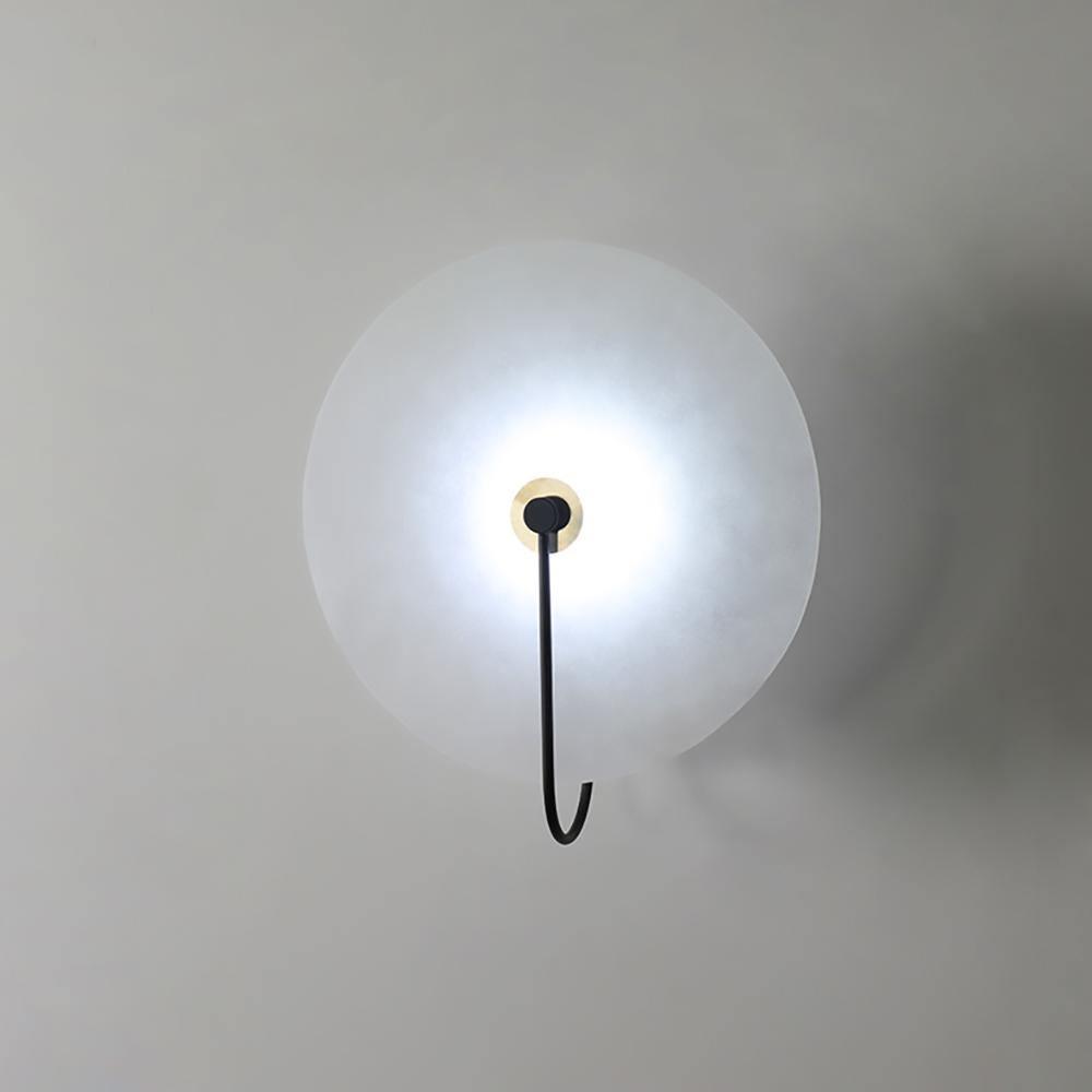 Okrągła lampa ścienna LED Kristy z alabastru 9