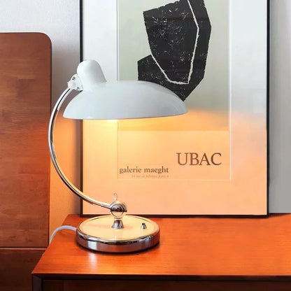 Designerska lampa biurkowa retro – metalowa z chromowaną podstawą