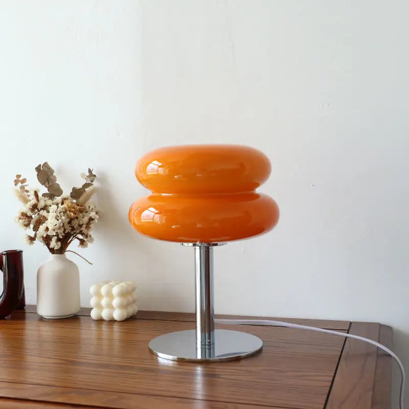 Designerska lampa stołowa bauhaus z kloszem w stylu retro