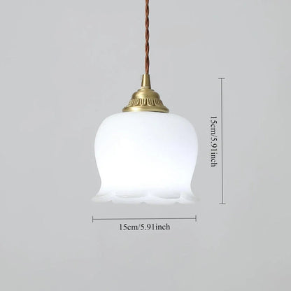 Lampa wisząca retro – szklany klosz w stylu vintage z metalową oprawą