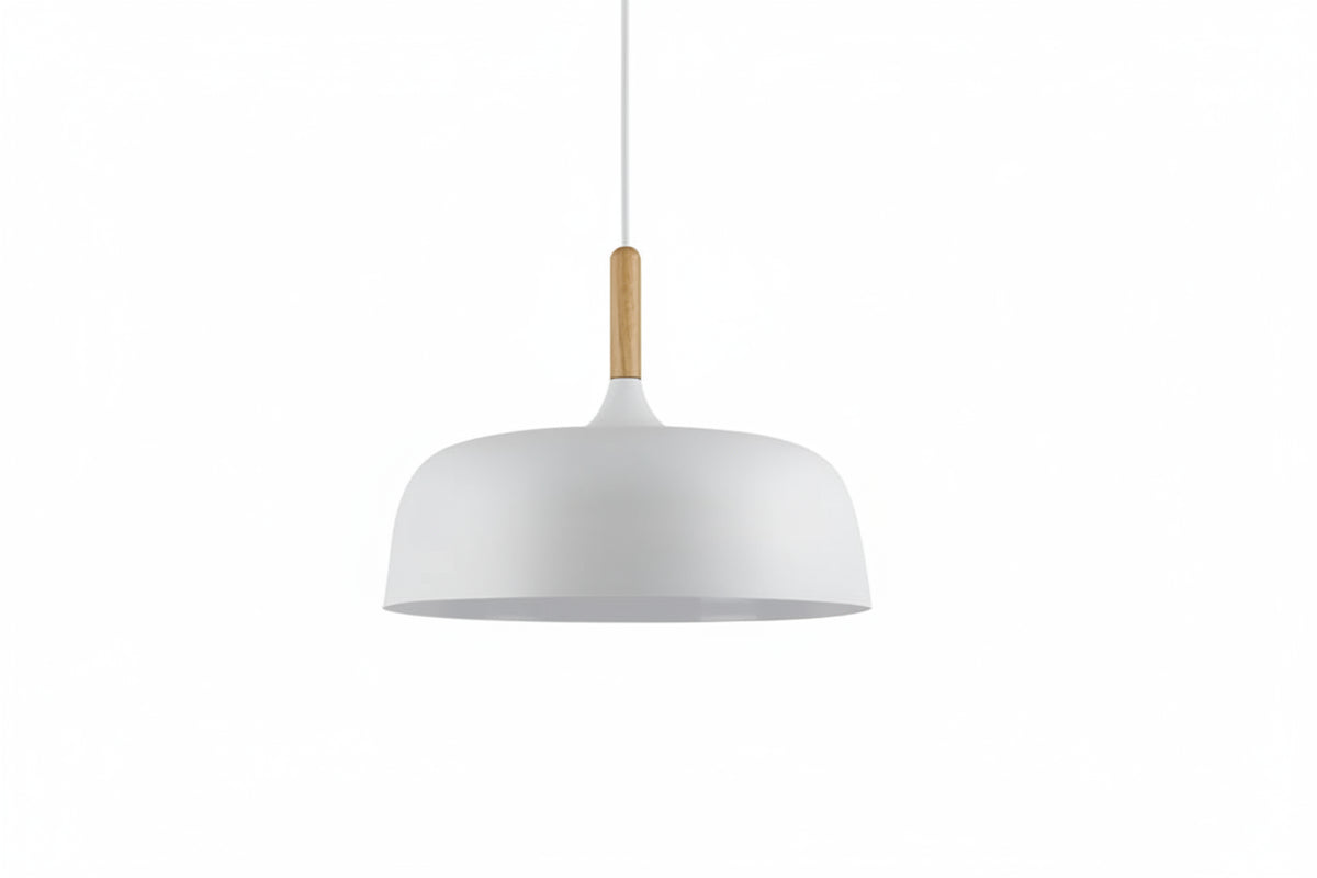 Nowoczesna metalowa lampa wisząca z drewnianym akcentem – minimalistyczny styl skandynawski