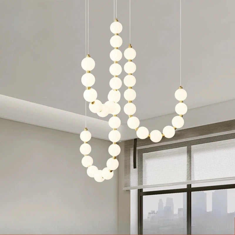 Lampa wisząca LED nowoczesna – efektowna forma naszyjnika z kulami świetlnymi