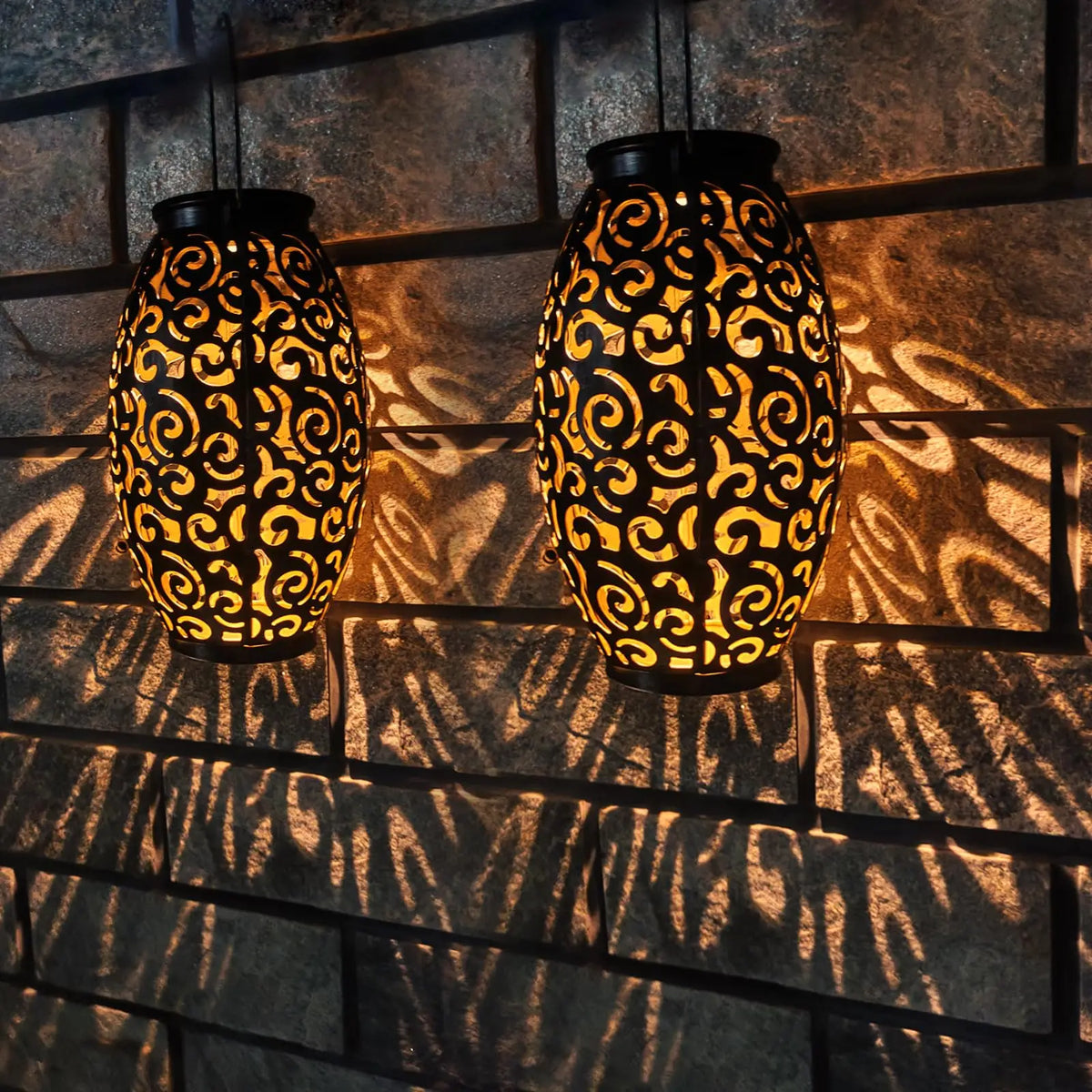 Solarny lampion ogrodowy LED – dekoracyjna latarnia z efektem wzoru cieni, do użytku zewnętrznego