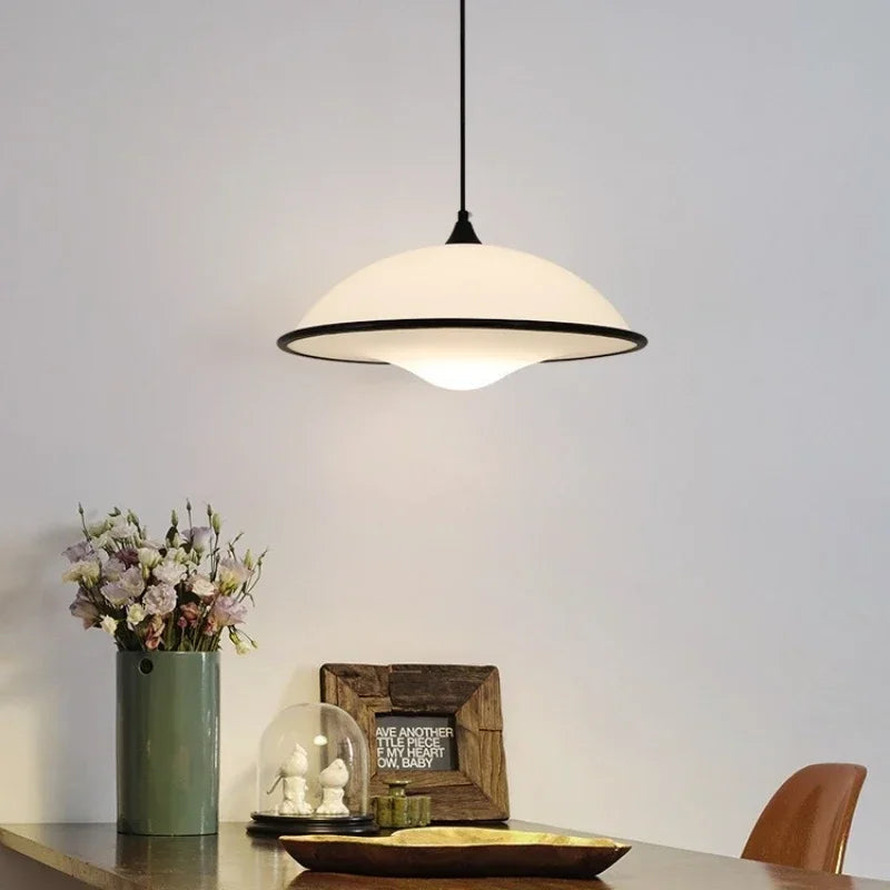 Nowoczesna Lampa Wisząca – Minimalistyczny Design z Owalnym Kloszem