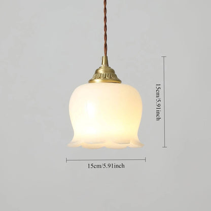 Lampa wisząca retro – szklany klosz w stylu vintage z metalową oprawą