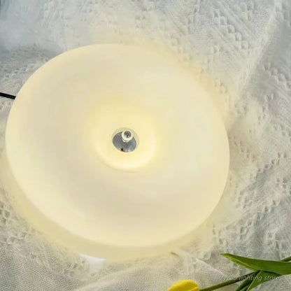 Nowoczesny plafon sufitowy – minimalistyczna lampa w połysku