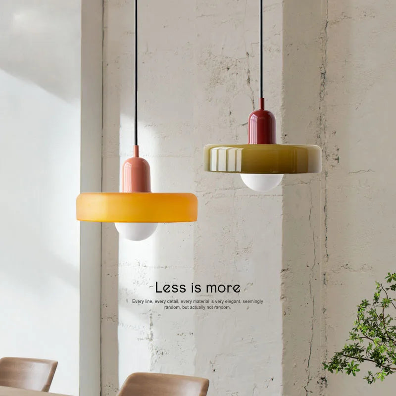 Nowoczesna lampa wisząca z kolorowym szklanym kloszem Bauhaus