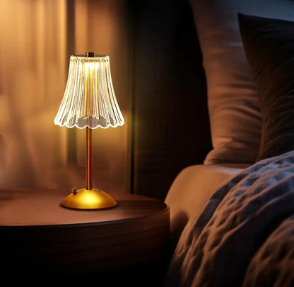 Elegancka lampa stołowa LED z kryształowym kloszem i złotym wykończeniem – włączana na dotyk