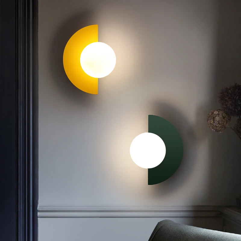 Nowoczesna lampa ścienna LED w stylu geometrycznym półkole