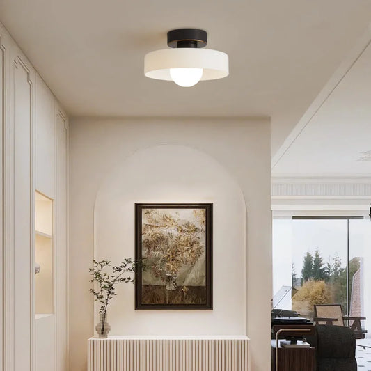 Nowoczesna lampa sufitowa LED – minimalistyczny plafon z okrągłym kloszem