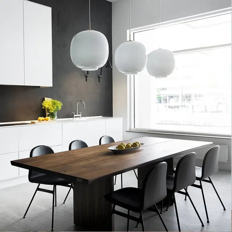 Szklana lampa wisząca LED – minimalistyczny klosz w stylu skandynawskim