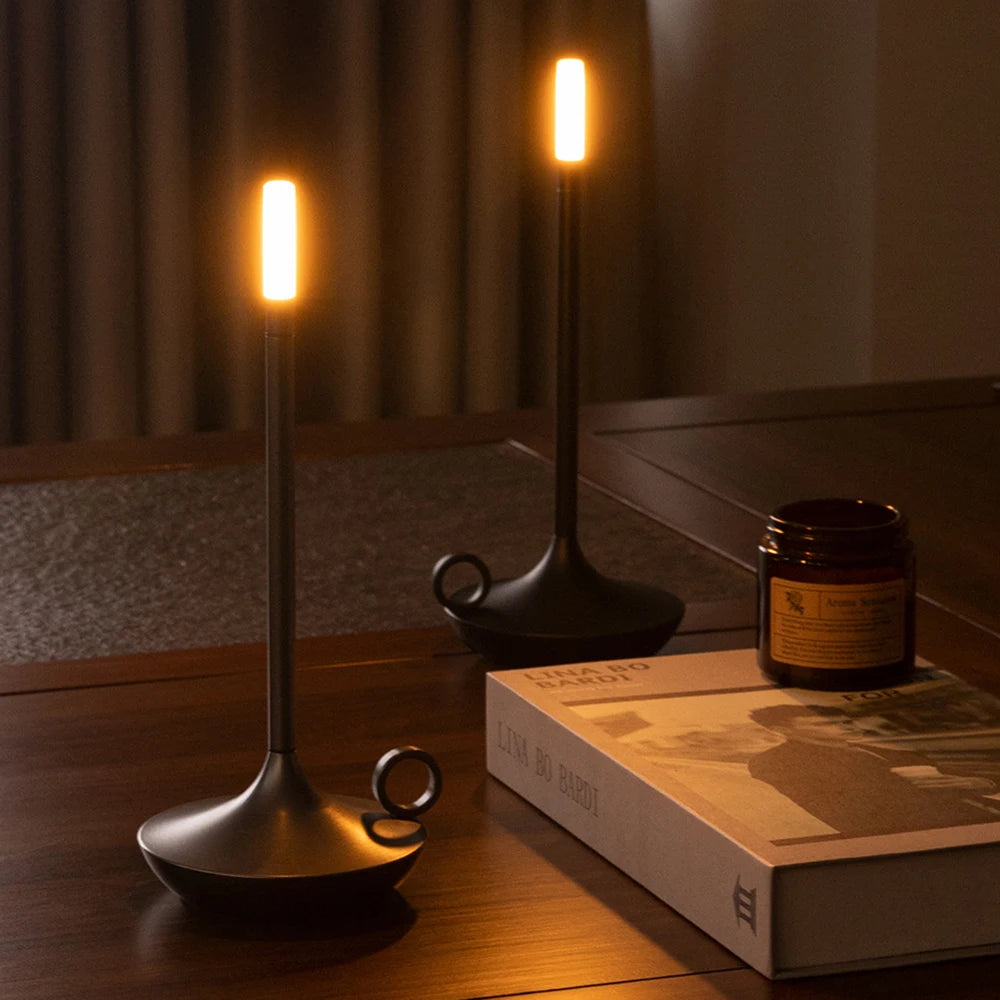 Minimalistyczna lampa stołowa LED z dotykowym włącznikiem w kształcie świecy