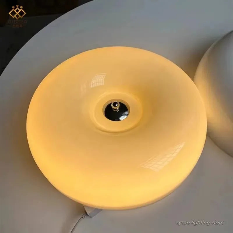 Nowoczesny plafon sufitowy – minimalistyczna lampa w połysku