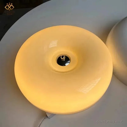Nowoczesny plafon sufitowy – minimalistyczna lampa w połysku