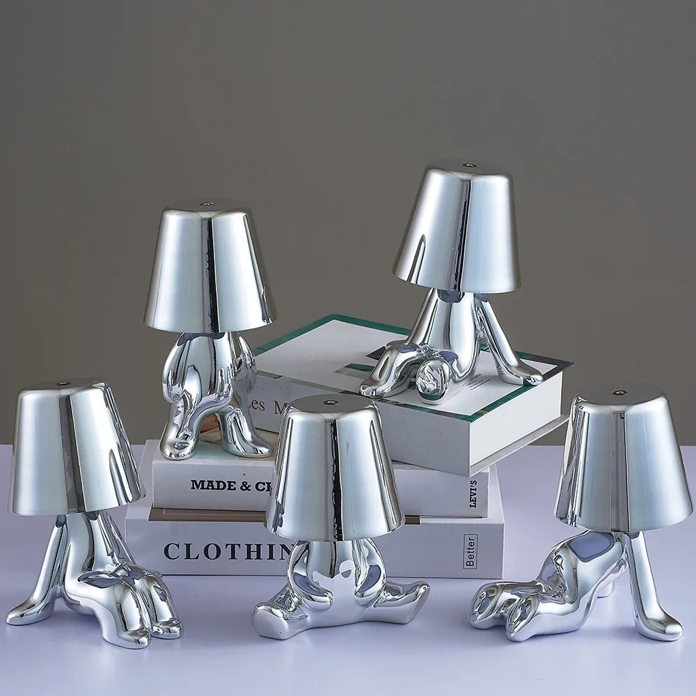 Designerska lampa stołowa LED siedzący człowiek z połyskującym wykończeniem