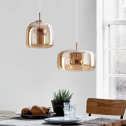 Szklana lampa wisząca LED w stylu nowoczesnym – minimalistyczny klosz i złote wykończenie