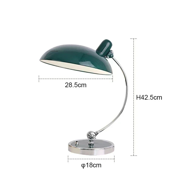 Designerska lampa biurkowa retro – metalowa z chromowaną podstawą