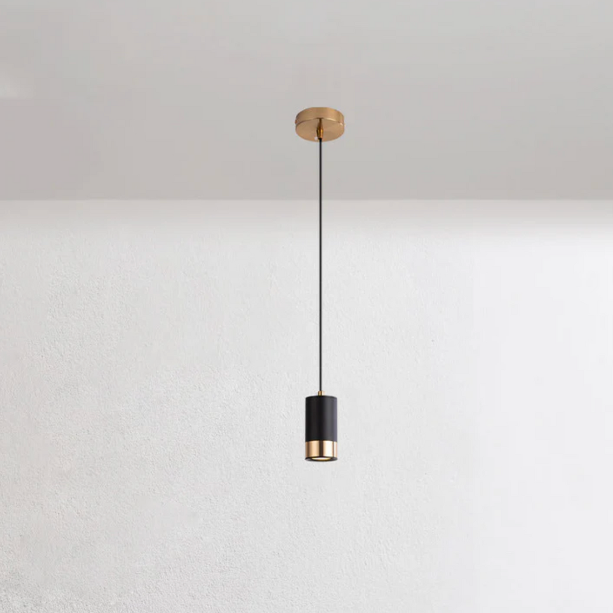 Nowoczesna lampa wisząca typu spot – elegancja w minimalistycznym wydaniu