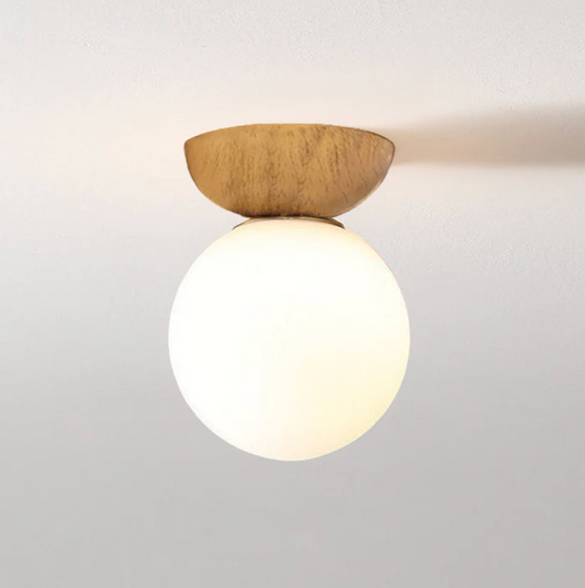 Lampa sufitowa lub wisząca z mlecznym kloszem i drewnianym akcentem – minimalistyczna elegancja do każdego wnętrza