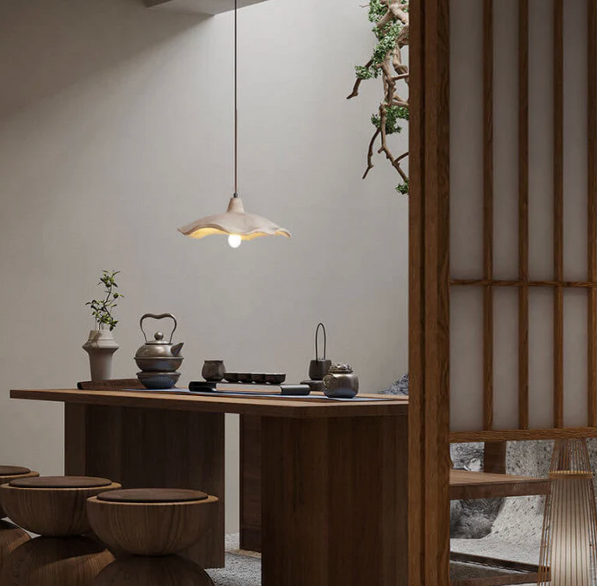 Designerska lampa wisząca z betonowym kloszem – organiczna forma i naturalny charakter
